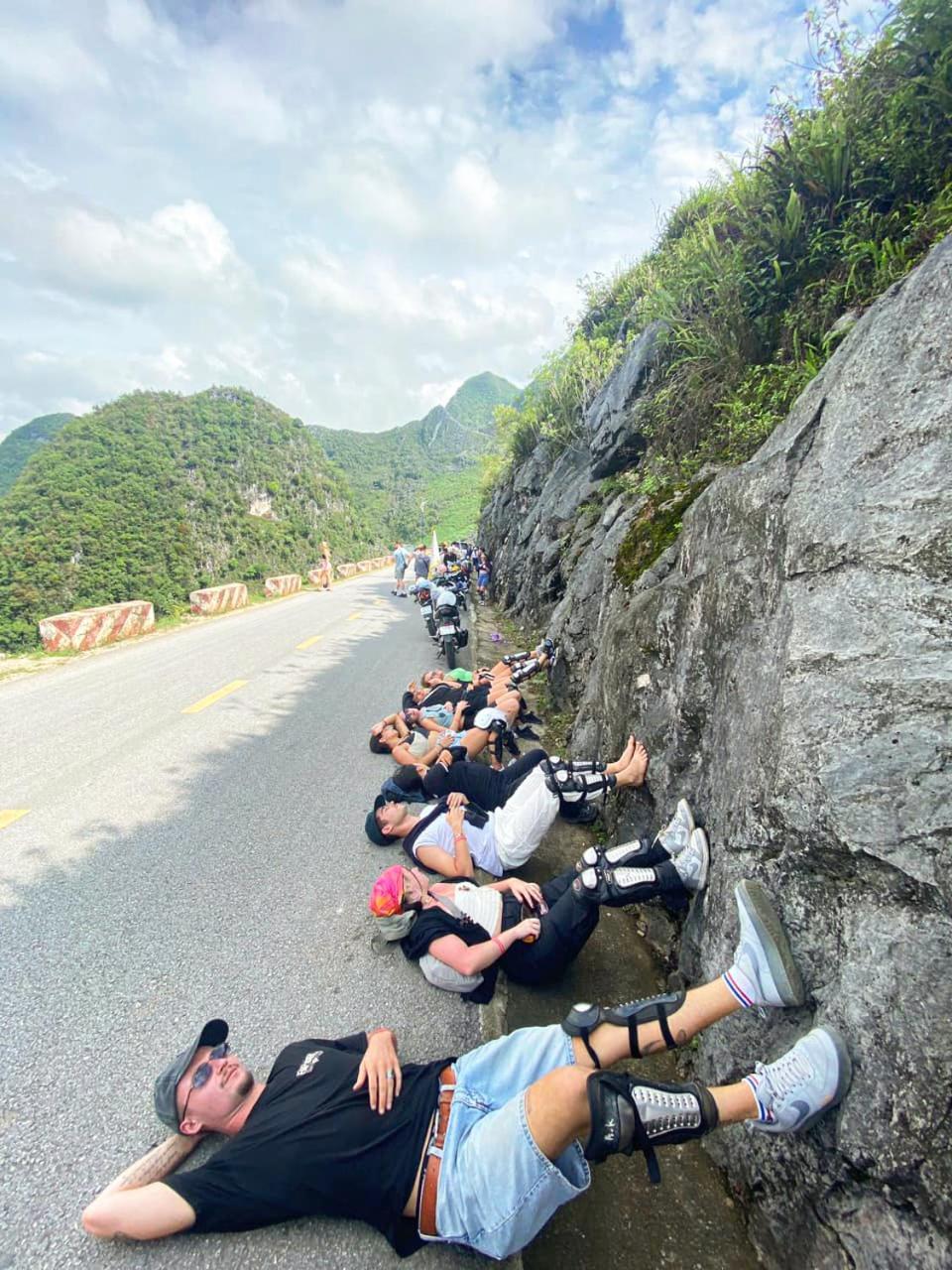 Lazy Cat Homestay - Motorbikes Rental & Tours Ha Giang Exterior photo
